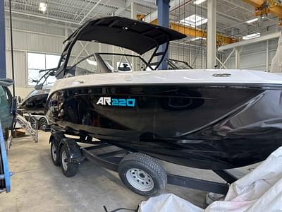 BOATZON | Yamaha Boats AR220 2025
