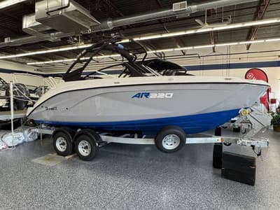 BOATZON | Yamaha Boats AR220 2026