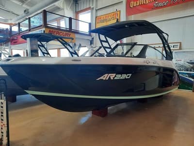 BOATZON | Yamaha Boats AR220 2026