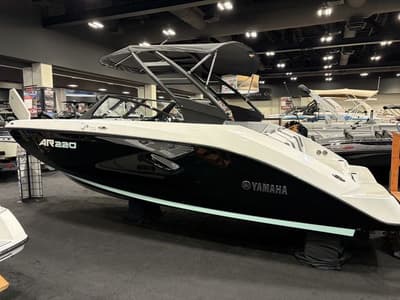 BOATZON | Yamaha Boats AR220 2026
