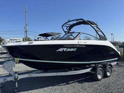 BOATZON | Yamaha Boats AR220 2026