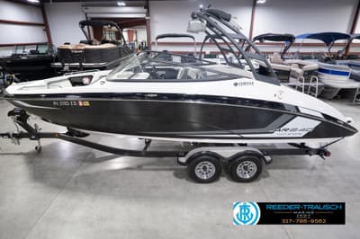 BOATZON | Yamaha Boats AR240 2018