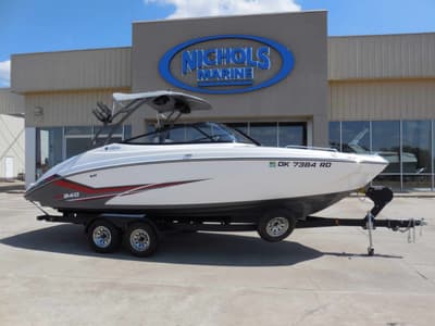 BOATZON | Yamaha Boats AR240 2019