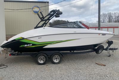 BOATZON | Yamaha Boats AR240 2019