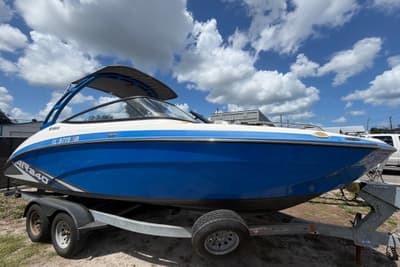 BOATZON | Yamaha Boats AR240 2020