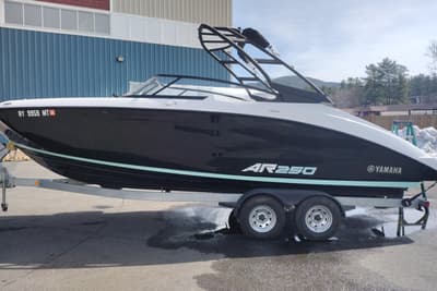 BOATZON | Yamaha Boats AR250 2023