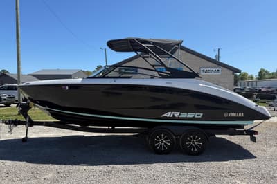 BOATZON | Yamaha Boats AR250 2023