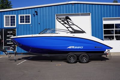 BOATZON | Yamaha Boats AR250 2025