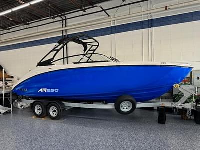 BOATZON | Yamaha Boats AR250 2025