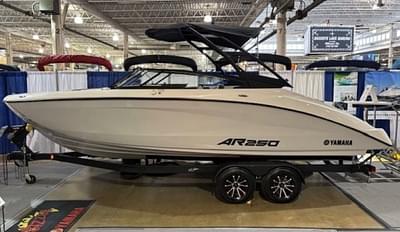 BOATZON | Yamaha Boats AR250 2025