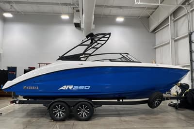 BOATZON | Yamaha Boats AR250 2025