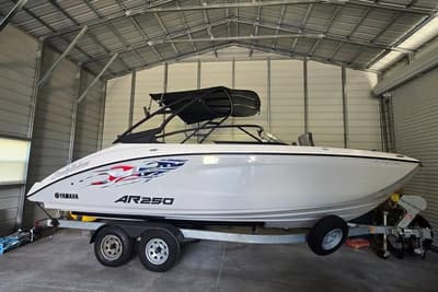 BOATZON | Yamaha Boats AR250 2025