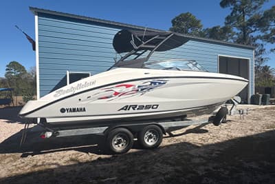 BOATZON | Yamaha Boats AR250 2025