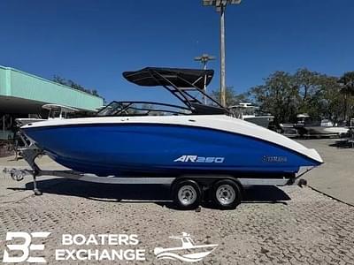 BOATZON | Yamaha Boats AR250 2025