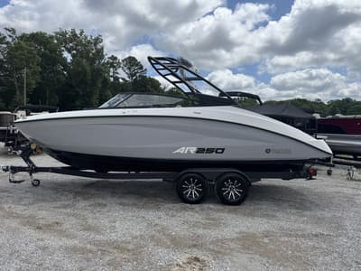 BOATZON | Yamaha Boats AR250 2026