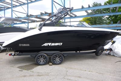 BOATZON | Yamaha Boats AR250 2026