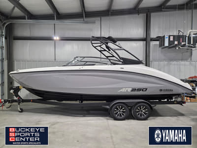 BOATZON | Yamaha Boats AR250 2026