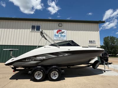 BOATZON | Yamaha Boats SX210 2017