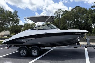 BOATZON | Yamaha Boats SX210 2017
