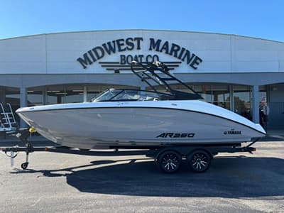 BOATZON | YAMAHA JET AR 250 2027