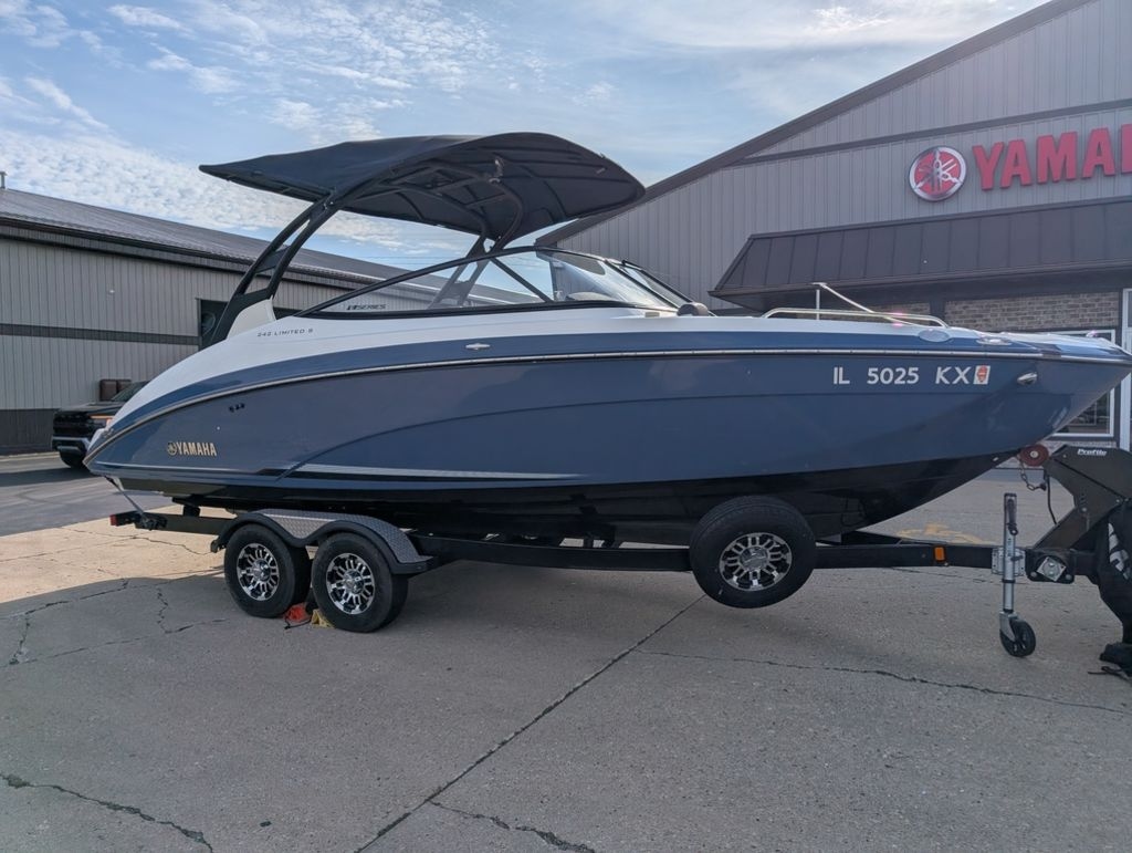 2018 Yamaha Marine 242 Limited S ESeries - Sold Boat