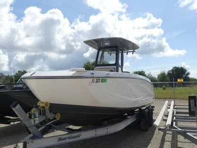 BOATZON | Yamaha Marine 252 FSH Sport Center Console 2021