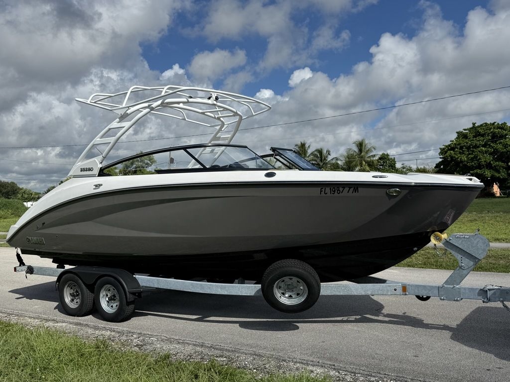 2023 Yamaha Marine 252SD - Sold Boat