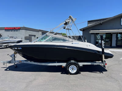 BOATZON | Yamaha Marine AR190 With Galvanized Trailer 2014 BOATZON | Yamaha Marine AR190 With Galvanized Trailer 2014