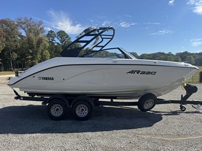 BOATZON | Yamaha Marine AR220 2027
