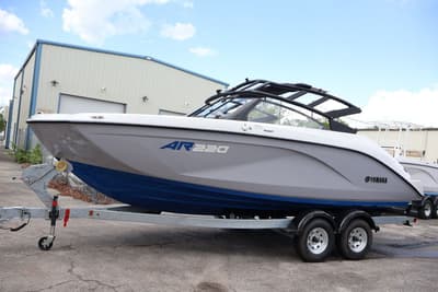 BOATZON | Yamaha Marine AR220DOLPHIN GRAYGALVANIZED 2026