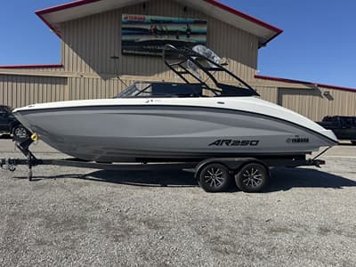 BOATZON | Yamaha Marine AR250 2027