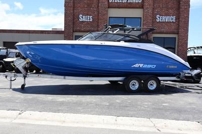 BOATZON | Yamaha Marine AR250SPACE BLUEGALVANIZED 2025