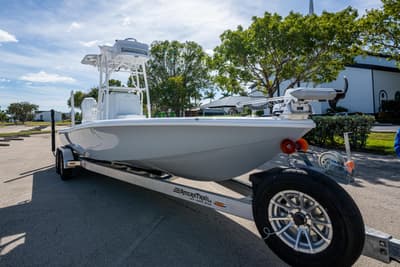 BOATZON | Yellowfin 24 Bay CE 2026
