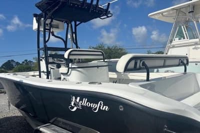 BOATZON | Yellowfin 26 Hybrid 2017