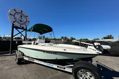 BOATZON | Young Boats 20 Bay Boats 2014