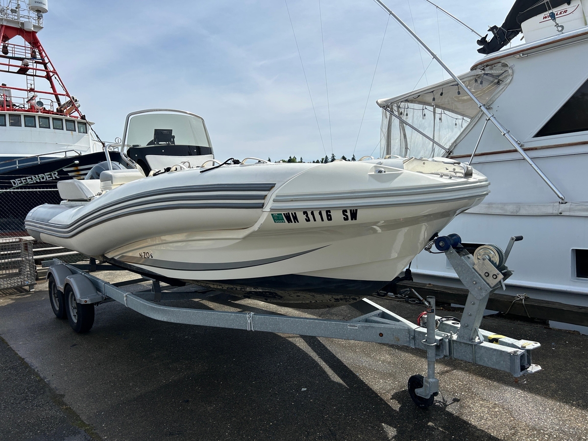 2020 Zodiac 220 R - Sold Boat