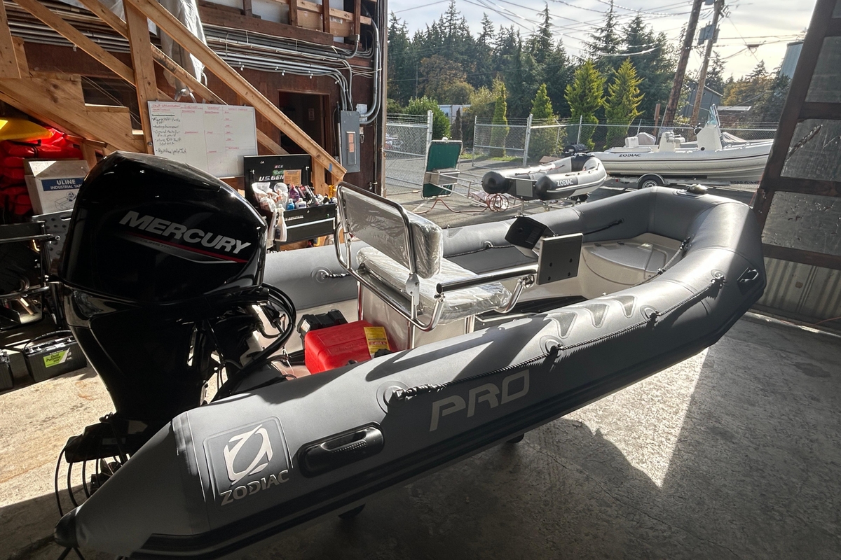 2024 Zodiac Pro 420 - Sold Boat