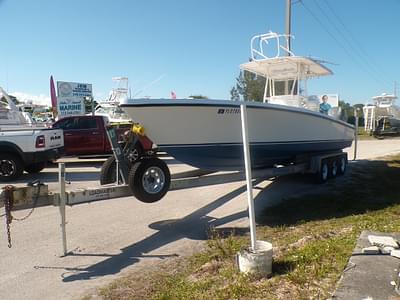 BOATZON | 1984 ISLAND RUNNER Center Console