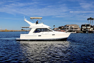 BOATZON | 1998 Bayliner 3388 Command Bridge Motoryacht BOATZON | 1998 Bayliner 3388 Command Bridge Motoryacht