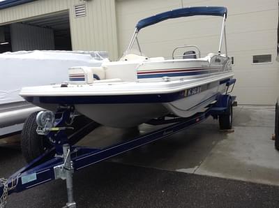 BOATZON | 2000 Hurricane GODFREY FUN DECK 198R