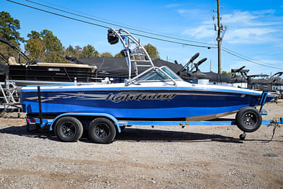 BOATZON | 2004 Centurion Lightning