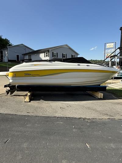 BOATZON | 2004 Chaparral 210 SSI
