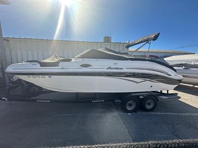 BOATZON | 2005 Hurricane Sundeck 257 DC