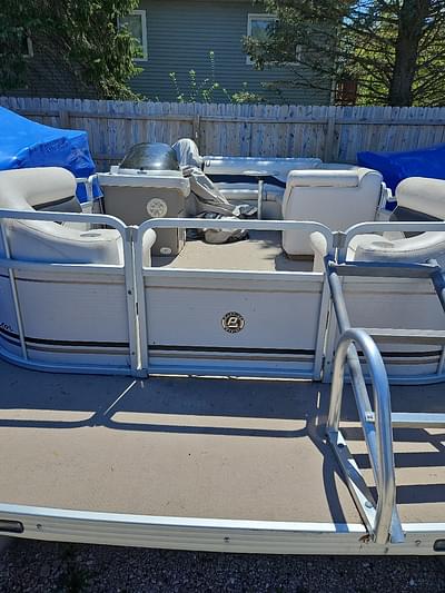BOATZON | 2006 Premier 225 LEGEND