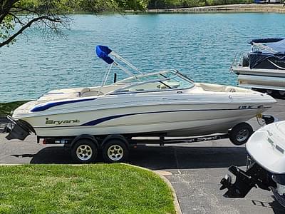 BOATZON | 2013 Bryant 210