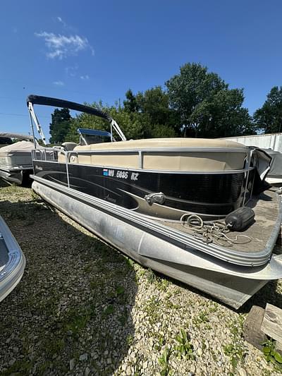 BOATZON | 2013 Manitou AURORA 200