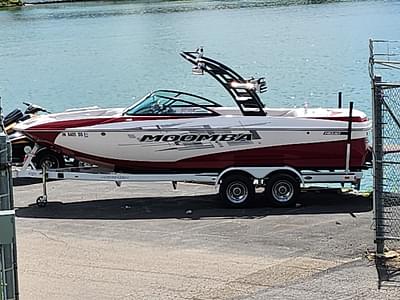 BOATZON | 2013 Moomba Tournament Inboard Boat Mojo 25