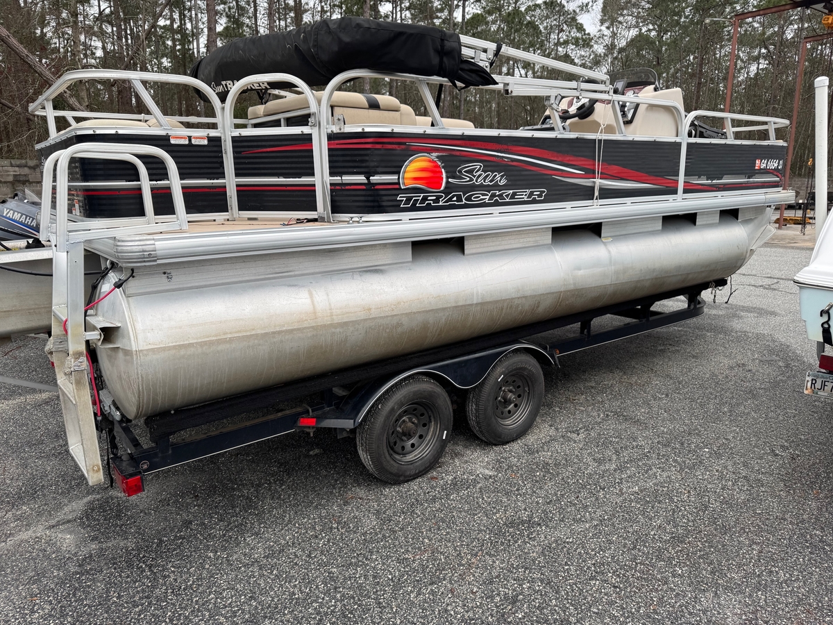 2013 Sun Tracker Sun Tracker FISHUN BARGE 22DLX 2013 - Sold Boat