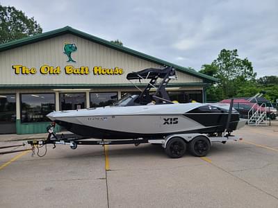 BOATZON | 2015 Axis Wake Research A22