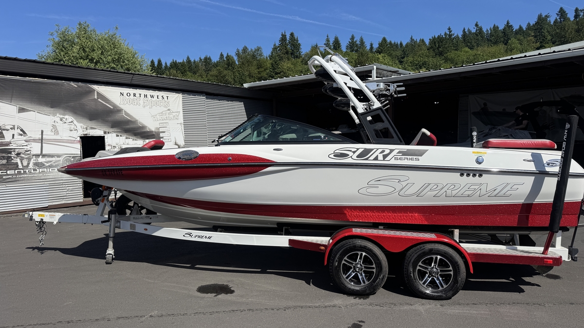 2015 Supreme Supreme S226 2015 - Sold Boat